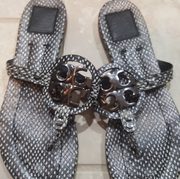 Welcome to my closet! - Picture 1 of 1